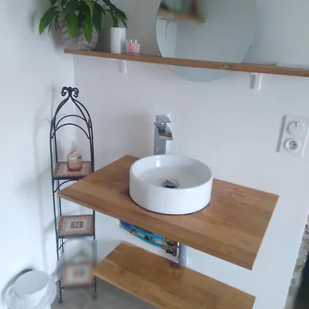 בית הארחה Chez Alexia Et Cedric 3*